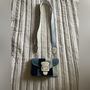 Blue cross body purse. 💙🦋